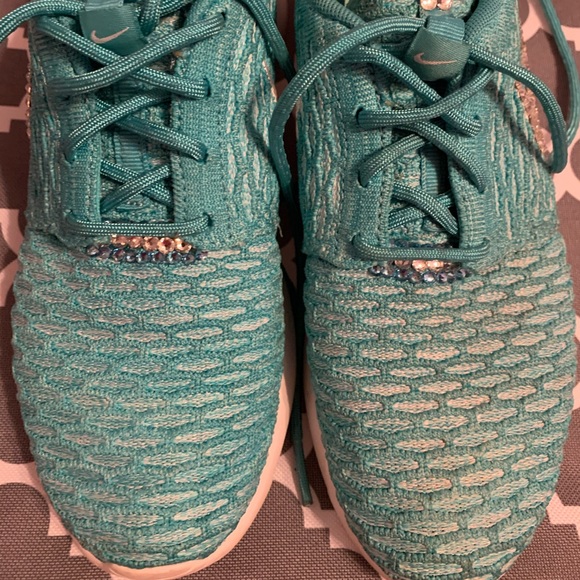 turquoise roshe running shoes - Picture 2 of 8
